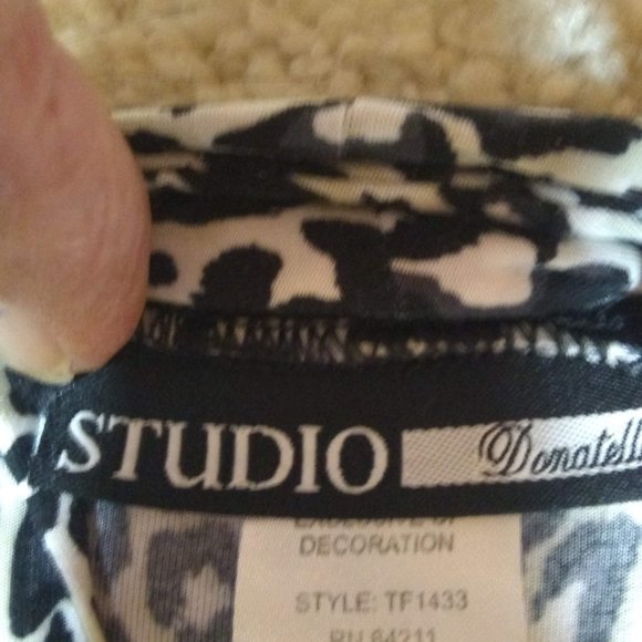 Animal Print Studio Robe - Picture 3 of 7